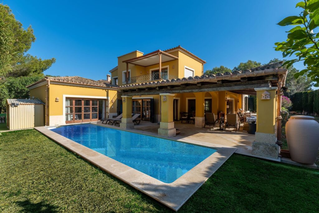 Elegant 4-bedroom villa with private pool for sale in Nova Santa Ponsa, Mallorca