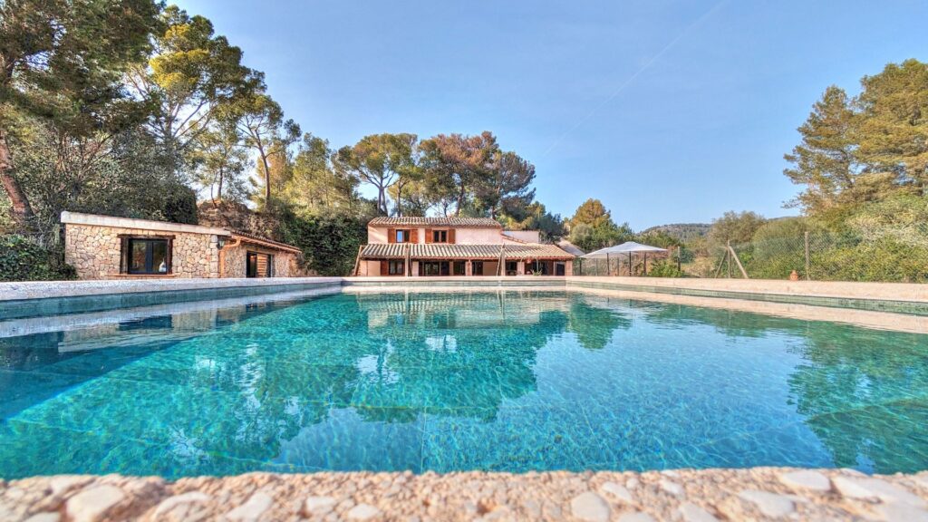 4-bedroom villa in Calvià with mountain views, solar panels, and private pool