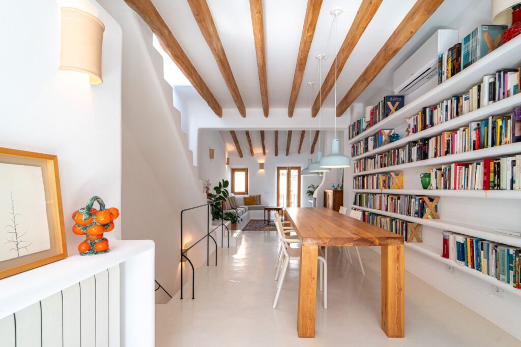 2-bedroom villa for sale in Santa Catalina, Palma with sunny courtyard and fireplace