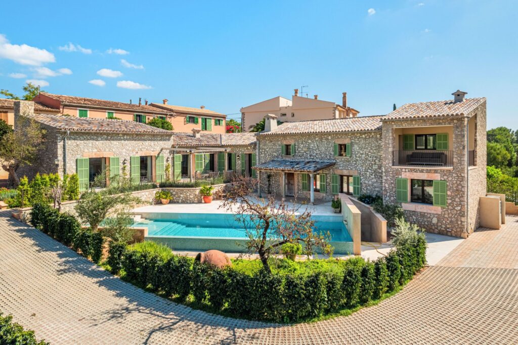 5-bedroom villa with mountain views and private pool for sale in Es Capdellà, Calvià, Mallorca