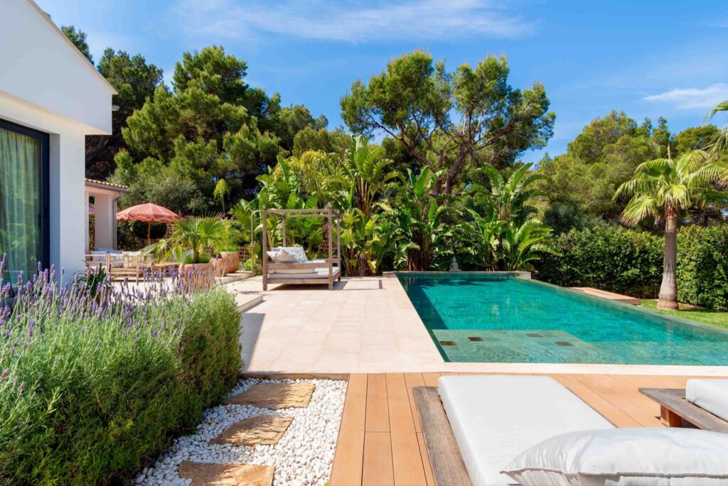 Infinity pool villa with 4 bedrooms for sale in Santa Ponsa, Calvià, Mallorca