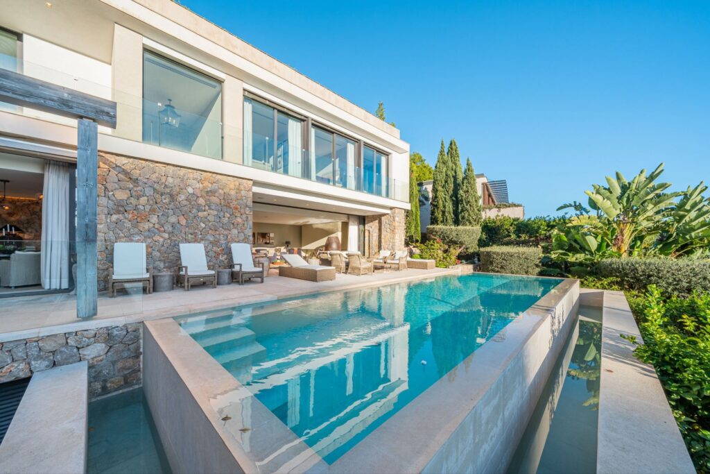 5-bedroom sea view villa with infinity pool and guest apartment for sale in Genova, Mallorca