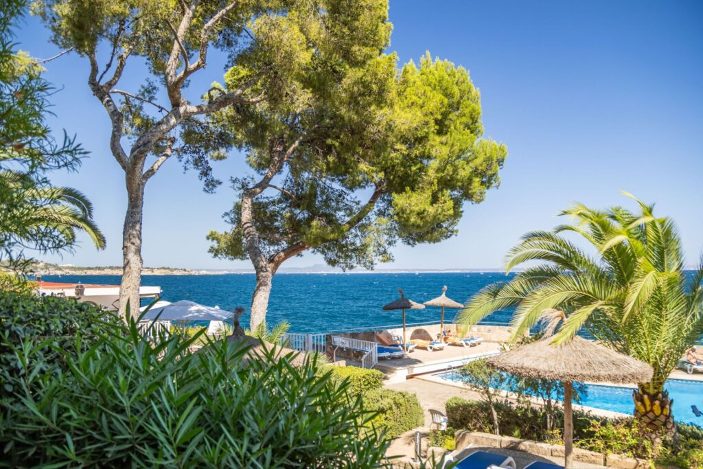 4-bed first-line apartment for sale in Illetas, Mallorca