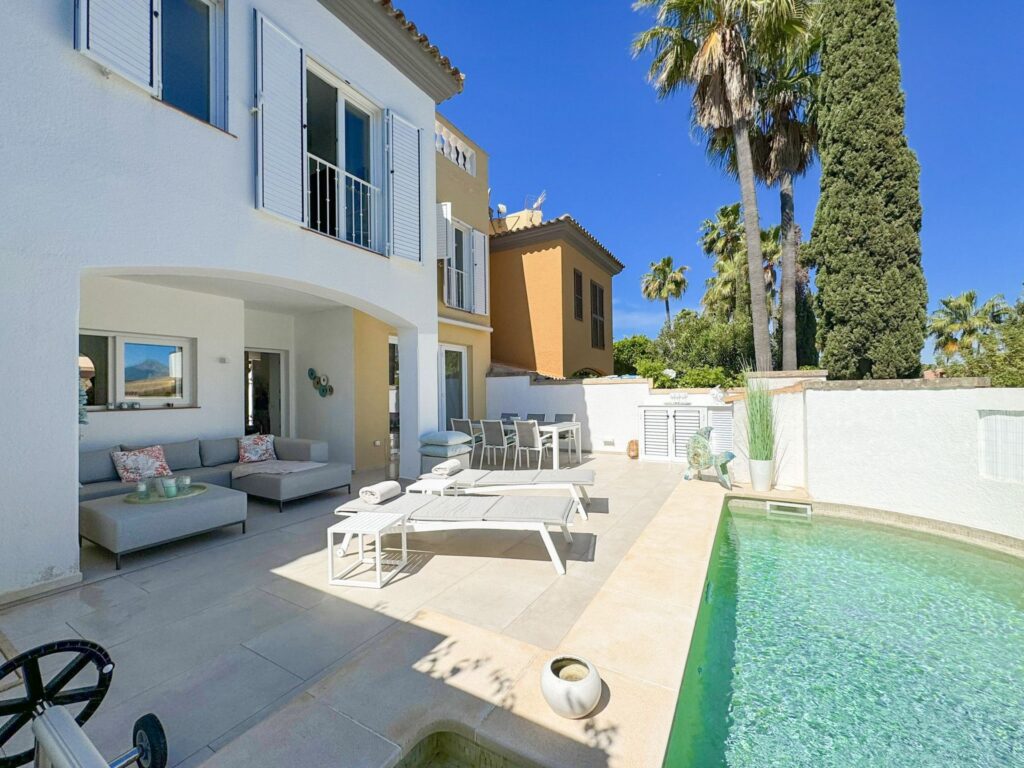 3-bedroom villa for sale in Calvià, Mallorca with private pool and golf views
