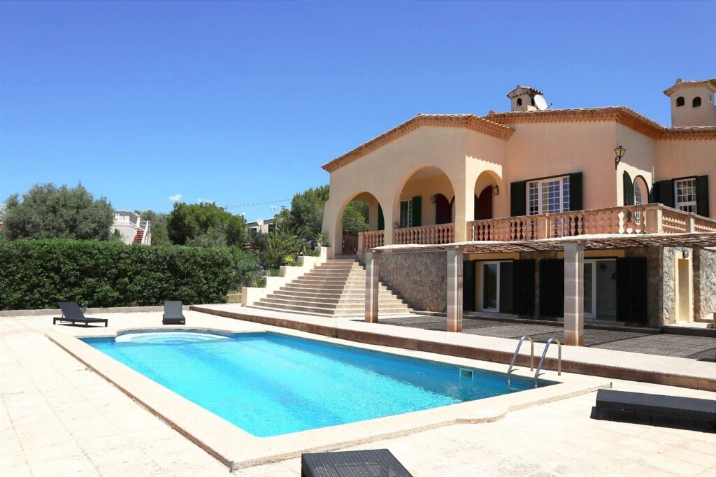 3-bedroom villa with pool and tennis court in Marratxí, Mallorca