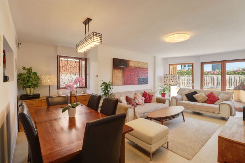 3-bedroom ground floor apartment with 180 sqm garden and jacuzzi for sale in Sant Agustí, Palma de Mallorca