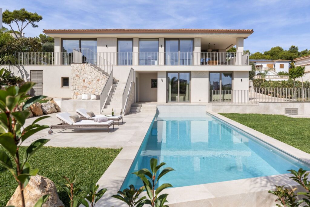 Fully renovated 4-bedroom villa with partial sea views and pool for sale in Calvià, Mallorca