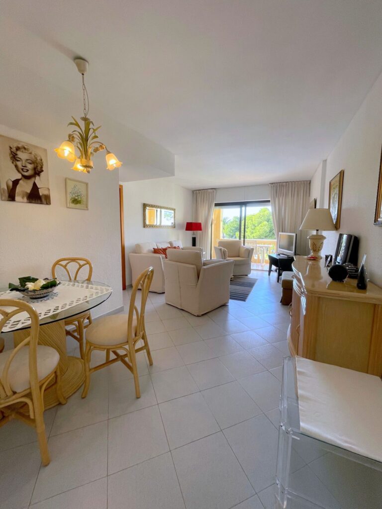 2-bedroom apartment with pool and terraces for sale near the beach in Santa Ponsa, Calvià, Mallorca