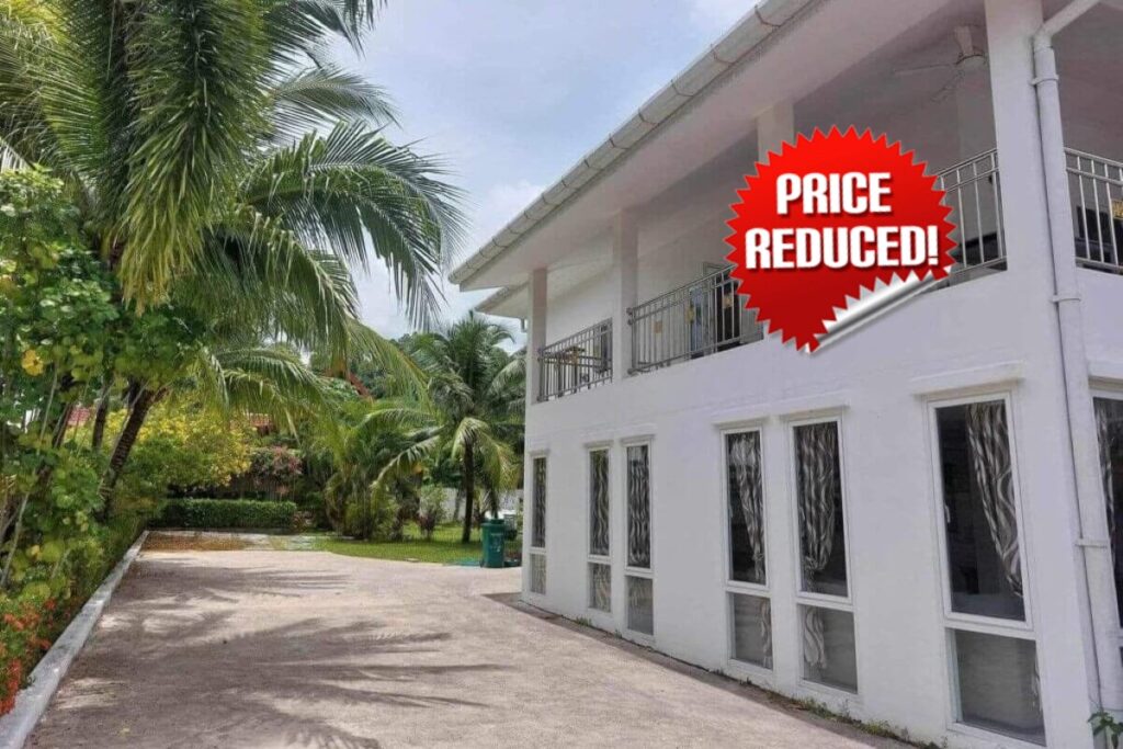 Colonial-style 3-bedroom resale villa with balcony and large garden near Mission Hills, Phuket
