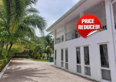 Colonial-style 3-bedroom resale villa with balcony and large garden near Mission Hills, Phuket