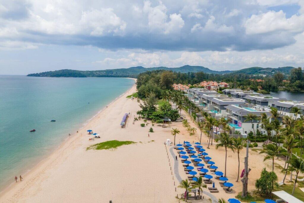 Beachfront 3-bedroom condo in Bang Tao with rooftop pool and sea views