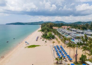 Beachfront 3-bedroom condo in Bang Tao with rooftop pool and sea views
