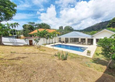 3-bedroom single-level villa with pool and garden for sale near Nai Harn Beach, Phuket