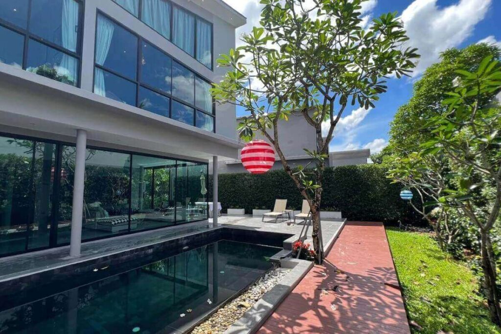Modern 3-bedroom loft-style pool villa for sale in Cherng Talay, Phuket