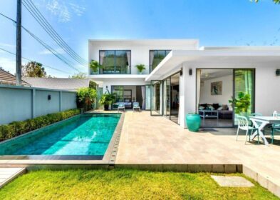 3-bedroom modern villa with pool and balcony for sale near Yanui Beach, Rawai, Phuket