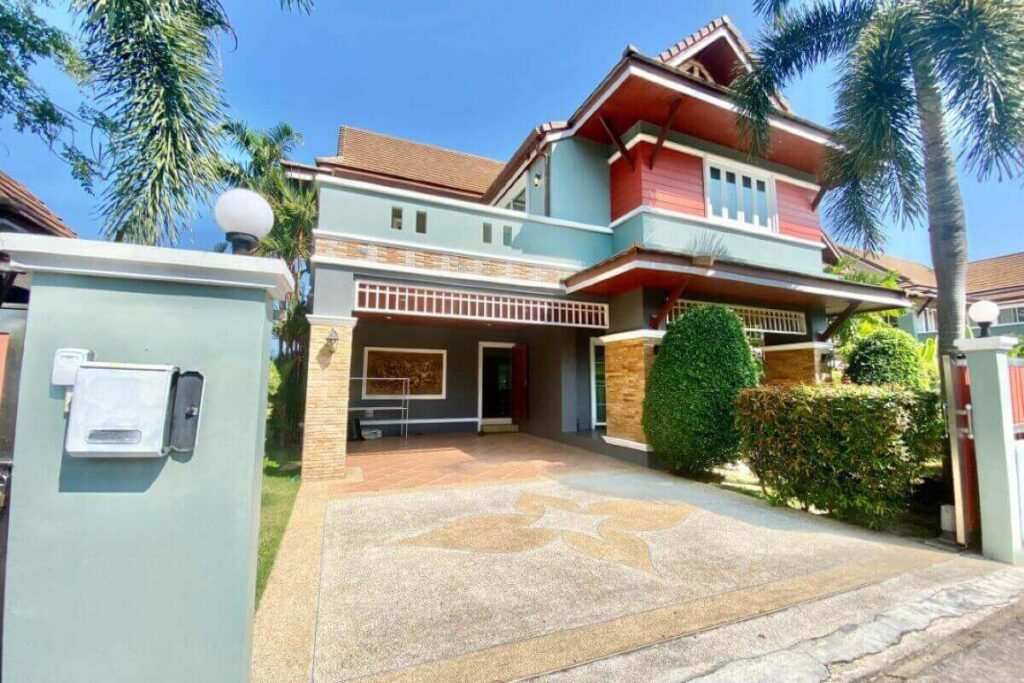 3-bedroom Thai-style villa with mountain views and pool for sale in Rawai, Phuket