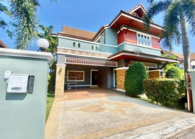 3-bedroom Thai-style villa with mountain views and pool for sale in Rawai, Phuket