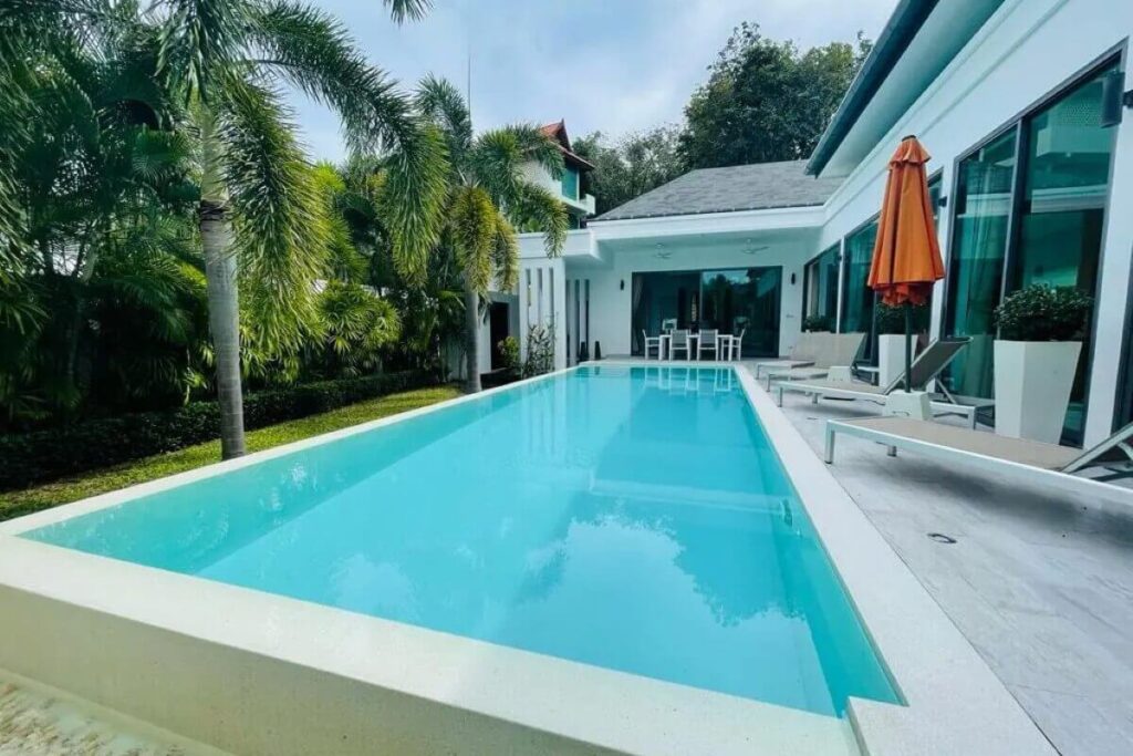 Contemporary 3-bedroom tropical pool villa in Rawai, Phuket