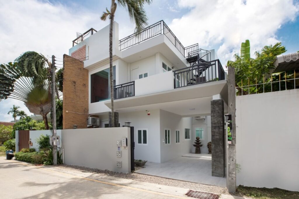 3-bedroom modern villa with roof terrace in Rawai, Phuket