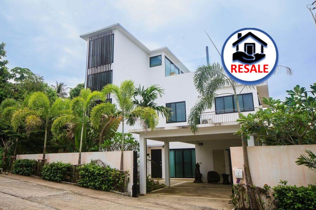 Sea view 3-bedroom villa in Rawai with infinity pool and rooftop terrace