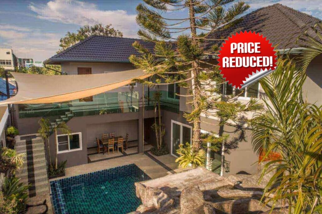 Spacious 4-bedroom L-shaped pool villa in Rawai with jacuzzi and balcony