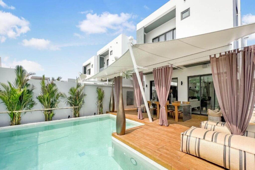 Newly completed 4-bedroom modern pool villa with terrace for sale in Saiyuan, Rawai, Phuket