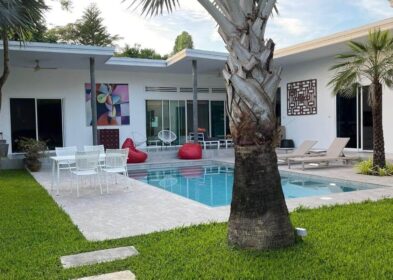 4-bedroom Balinese-style villa with pool and garden for sale in Soi Saiyuan, Rawai, Phuket