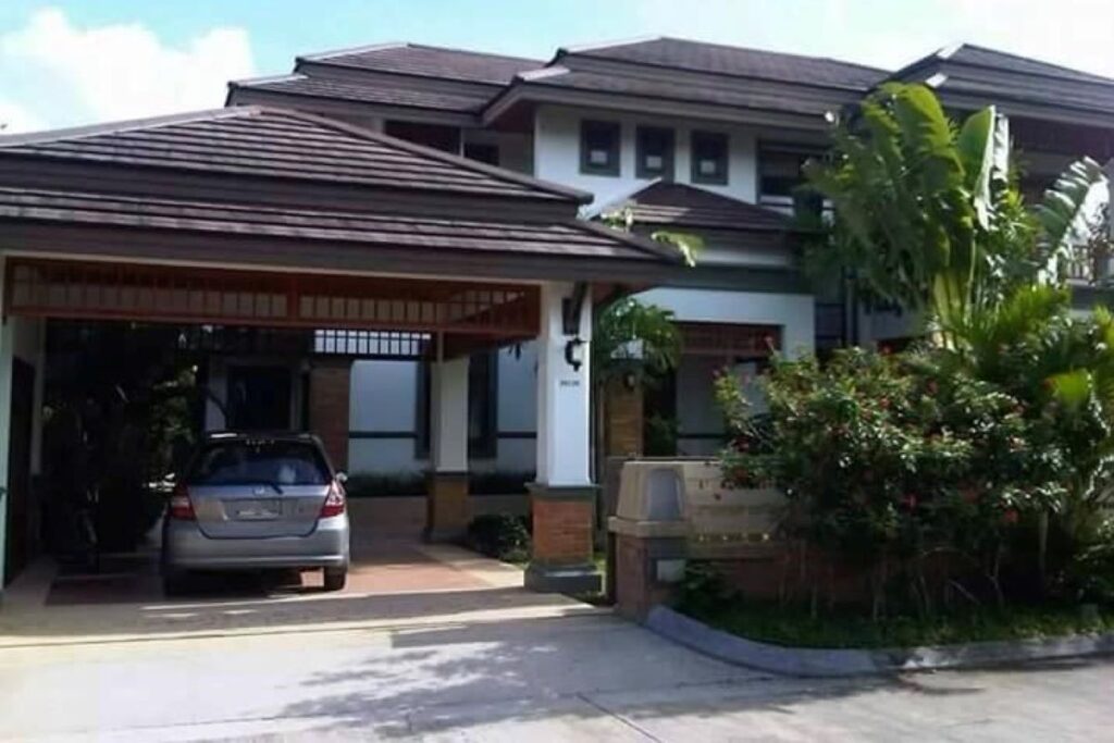 4-bedroom family villa with pool and garden for sale in Boat Lagoon, Phuket