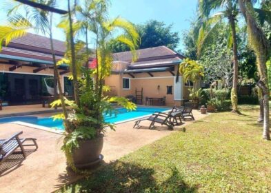 Single-level 4-bedroom pool villa with saltwater pool for sale in Chalong, Phuket
