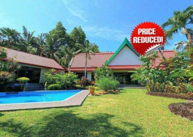 4-bedroom standalone villa with pool and tropical garden for sale in Chalong, Phuket