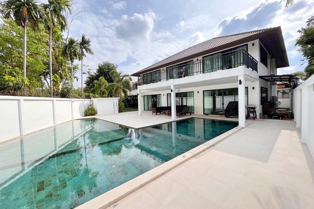 5-bed family villa for sale in Cherng Talay, Phuket