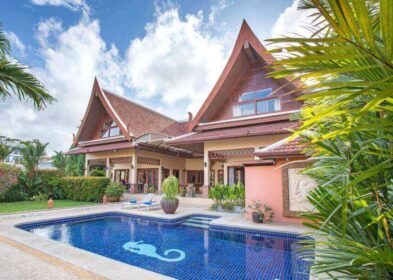 5-bedroom Thai-style villa with private pool and garden for sale in Soi Saiyuan, Rawai, Phuket