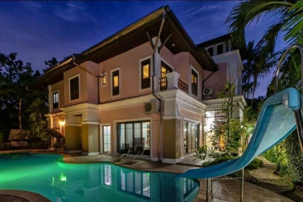 5-bedroom courtyard villa with pool and garden for sale in Boat Lagoon, Phuket