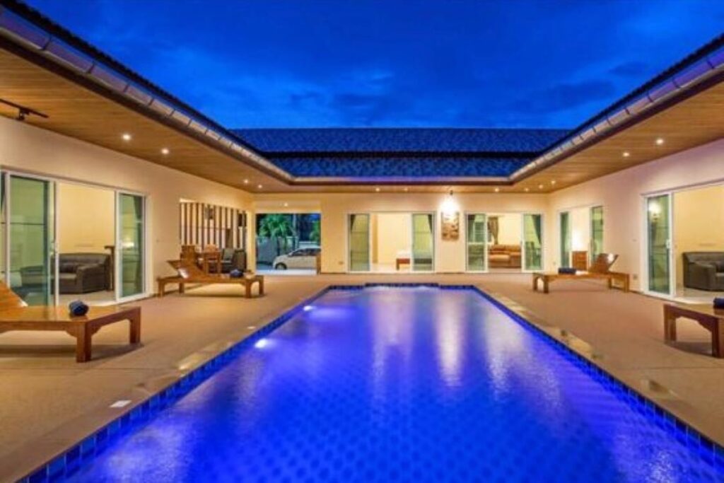 6-bedroom U-shaped villa with pool and outdoor entertaining area for sale near Rawai Pier, Phuket – 535 sqm built-up