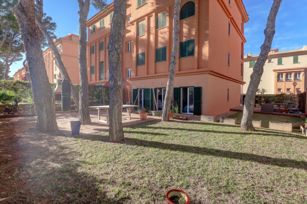 3-bedroom ground floor apartment with 300 sqm garden and shared pool for sale in Port Adriano Village, Calvià, Mallorca