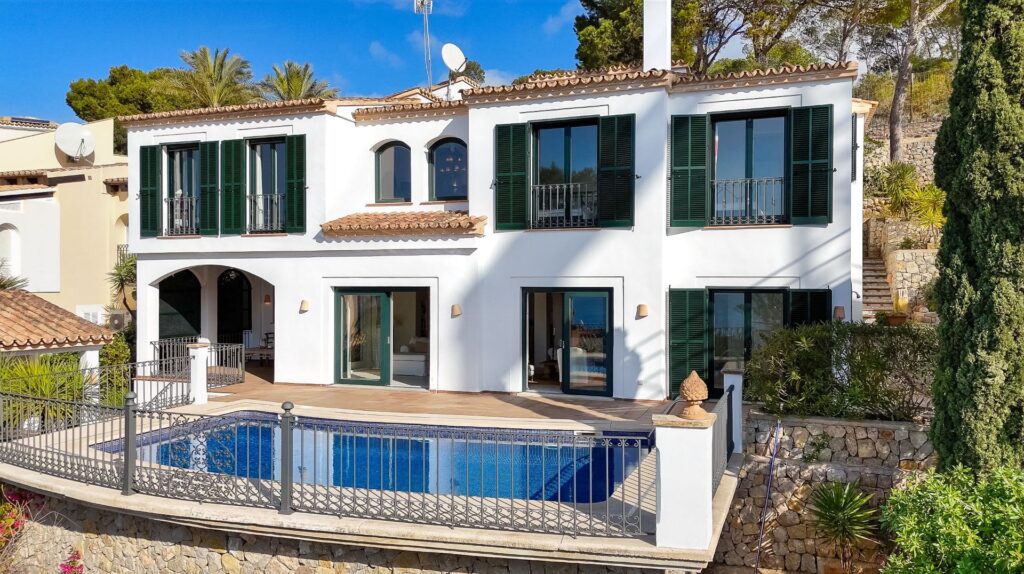 Sea view 4-bedroom villa with pool and BBQ area for sale in Andratx, Mallorca