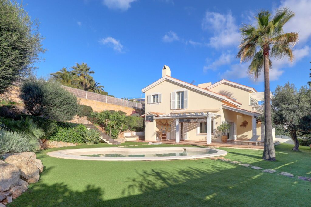 5-bedroom villa with pool and garden in Nova Santa Ponsa, Mallorca