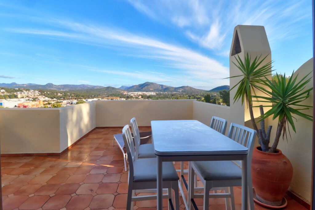 1-bedroom apartment with sea, golf, and mountain views for sale in Santa Ponsa, Calvià, Mallorca