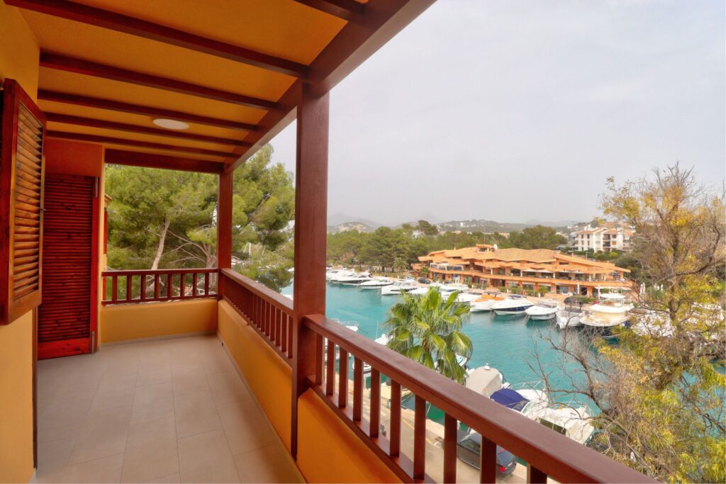 Fully renovated 2-bedroom apartment with harbour views and shared pool in La Caleta, Santa Ponsa