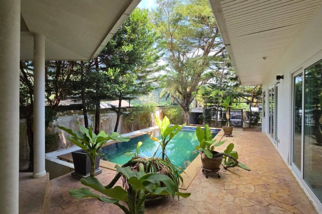 3-bedroom L-shaped pool villa in Chalong near Big Buddha