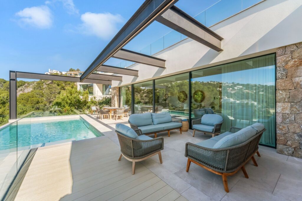Luxury 4-bedroom villa with infinity pool and panoramic sea views in Puerto Andratx, Mallorca.