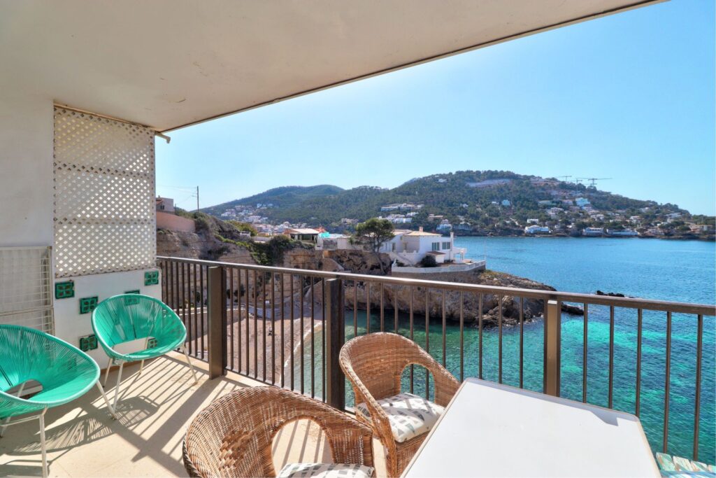 Beachfront studio with sea and mountain views for sale in Port Andratx, Mallorca