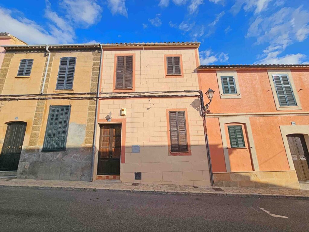 3-bed village villa for sale in Andratx, Mallorca