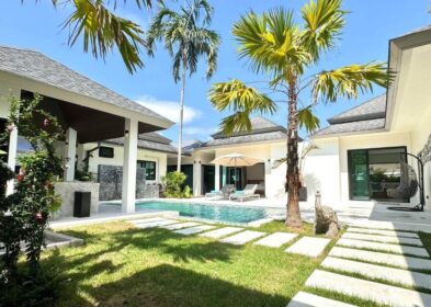 4-bedroom Balinese-style courtyard villa with pool for sale near Saiyuan Road in Rawai, Phuket
