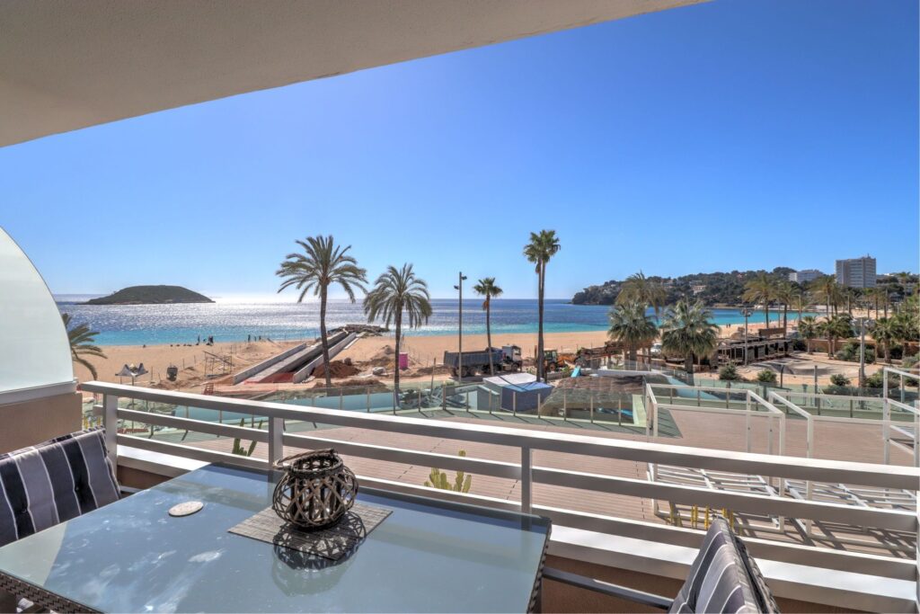 1-bedroom apartment with sea views and balcony for sale in Wavehouse, Calvià, Mallorca