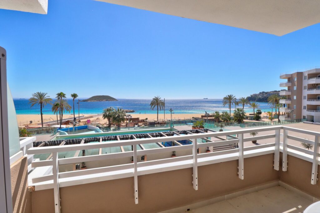 1-bedroom reformed beachfront apartment with sea views for sale in Wavehouse, Magaluf, Calvià, Mallorca
