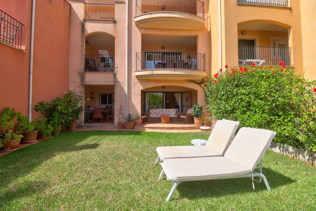 Ground floor 3-bed apartment with garden and pool in Santa Ponsa, Mallorca