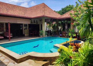 5-Bed Pool Villa for Sale Nai Harn Phuket 446 sqm