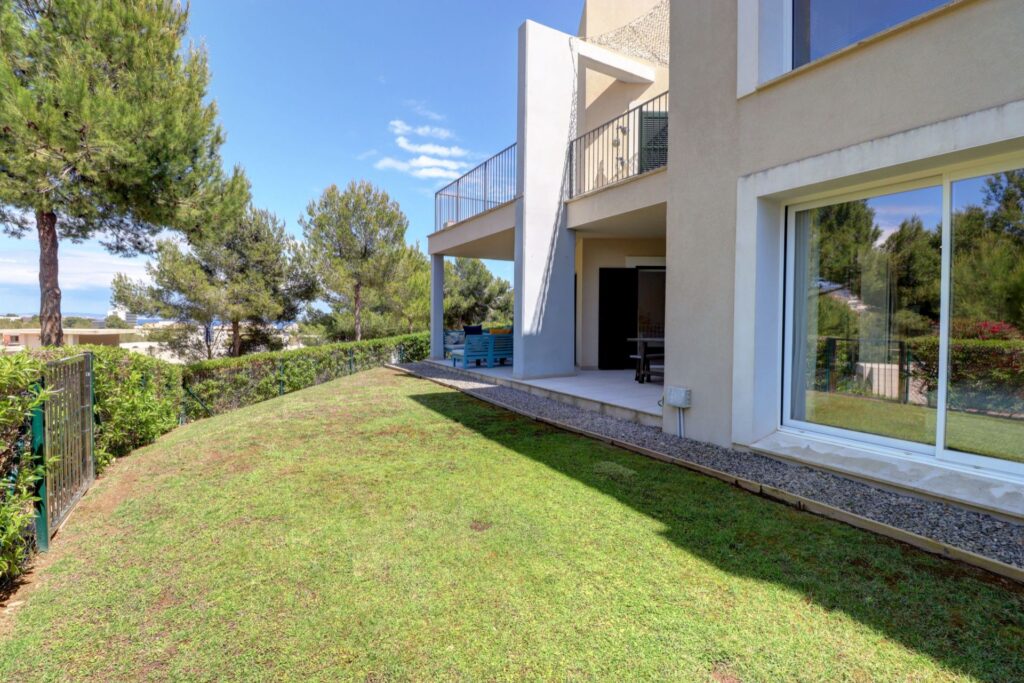 Modern 3-bed apartment in Cala Vinyes with sea views and shared pool