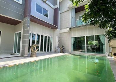 Modern 5-bed villa in Ban Rak, Koh Samui with rooftop terrace and private pool